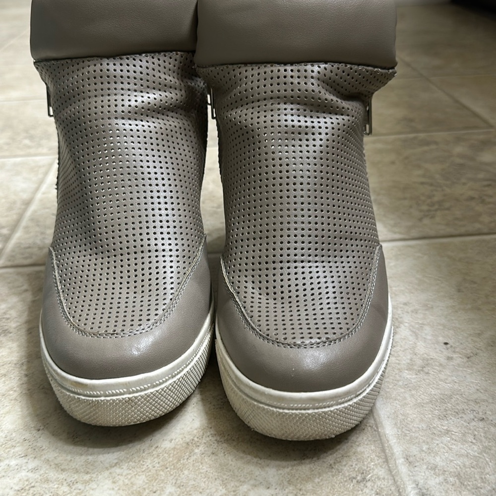 Brash Ankle Boots. Double zipper.